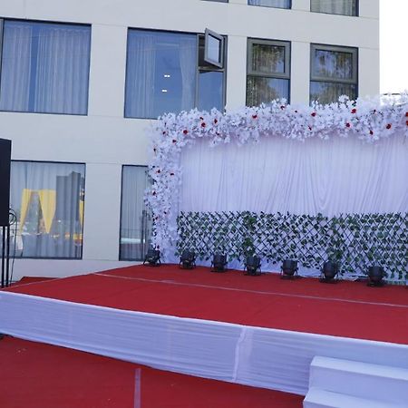 Royal Orbit Hotel Панчгани Екстериор снимка