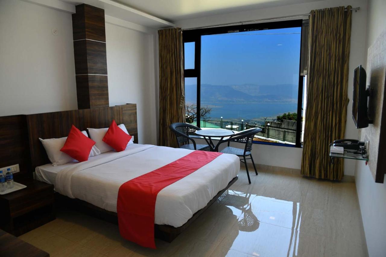 Royal Orbit Hotel Панчгани Екстериор снимка