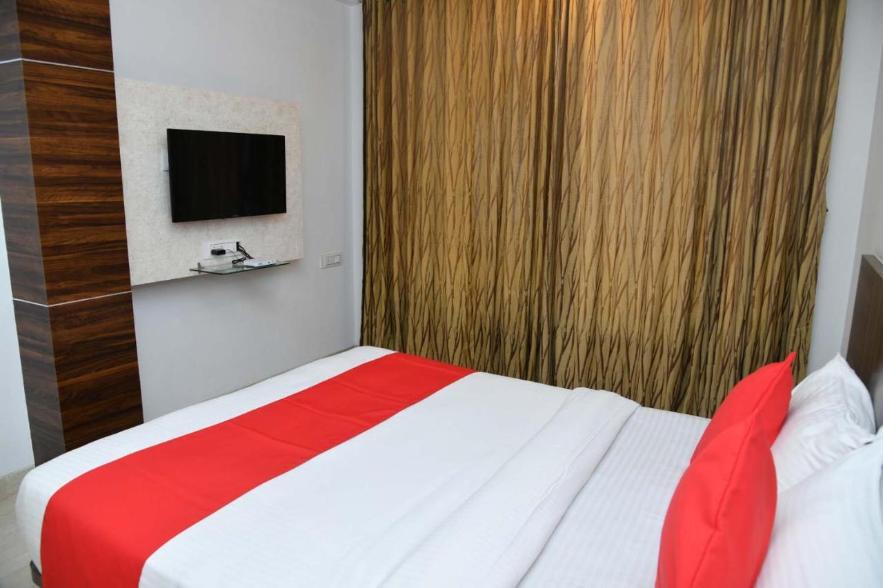 Royal Orbit Hotel Панчгани Екстериор снимка