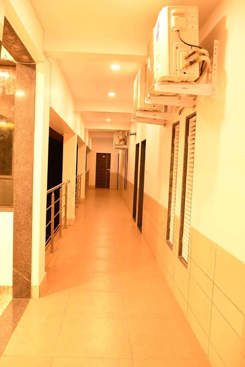 Royal Orbit Hotel Панчгани Екстериор снимка