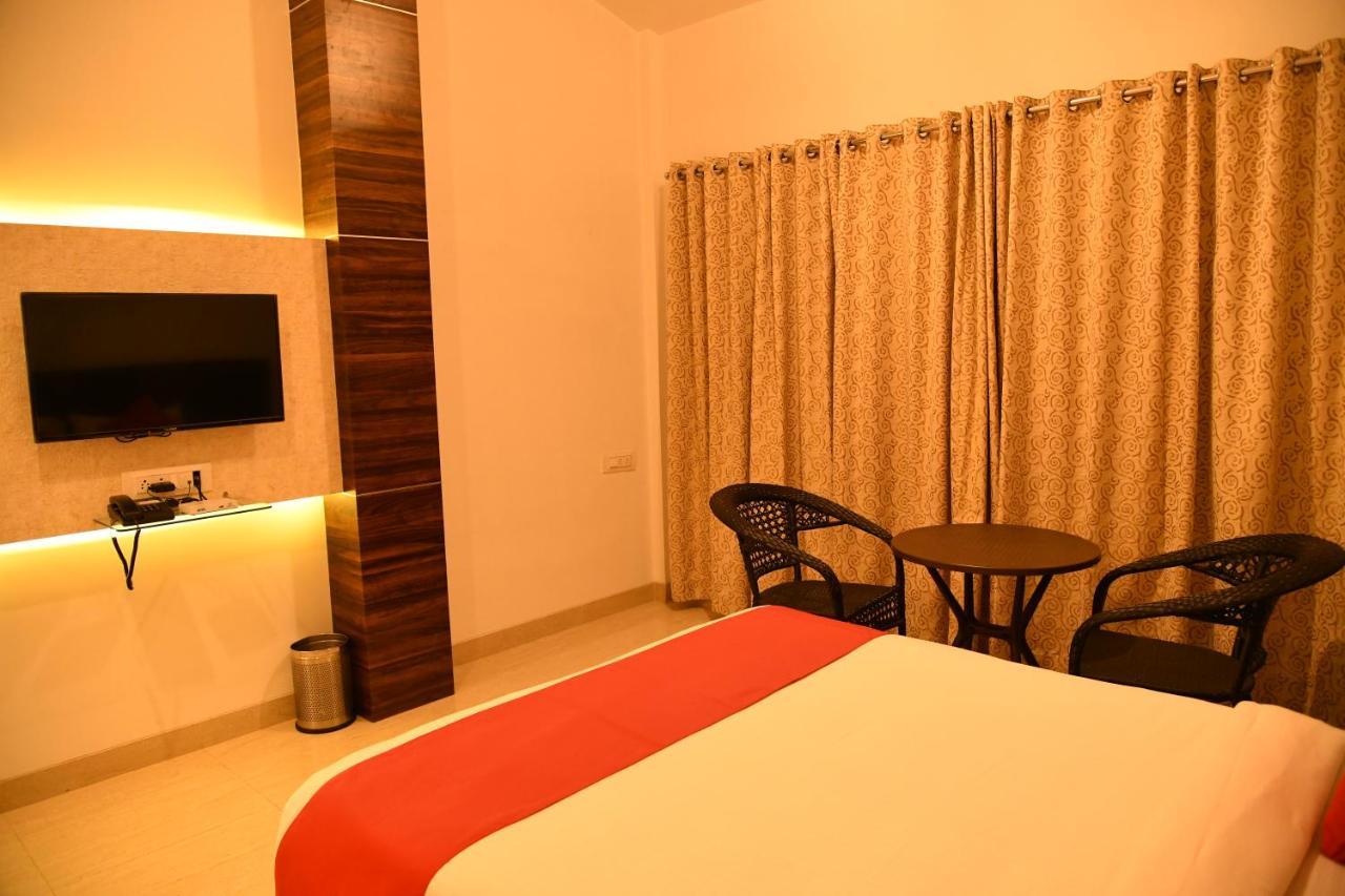 Royal Orbit Hotel Панчгани Екстериор снимка