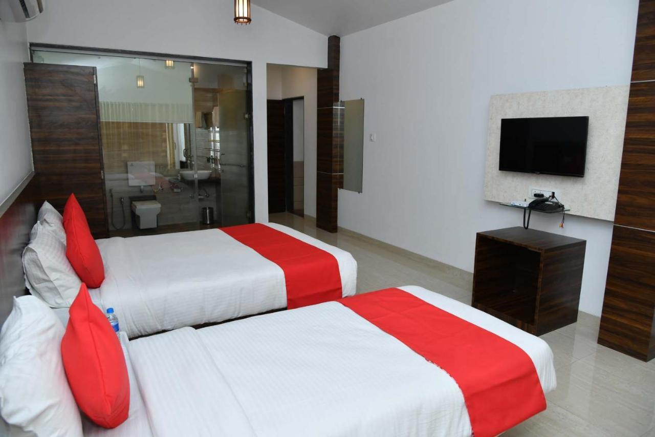 Royal Orbit Hotel Панчгани Екстериор снимка
