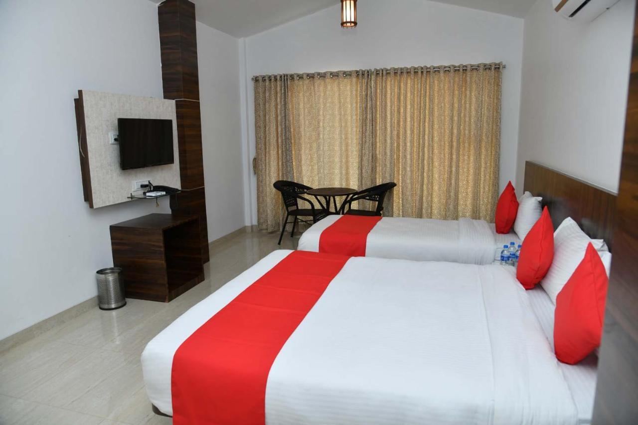 Royal Orbit Hotel Панчгани Екстериор снимка