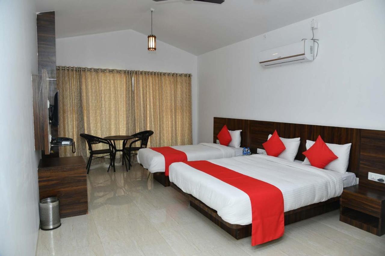 Royal Orbit Hotel Панчгани Екстериор снимка