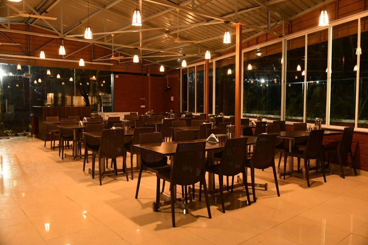 Royal Orbit Hotel Панчгани Екстериор снимка