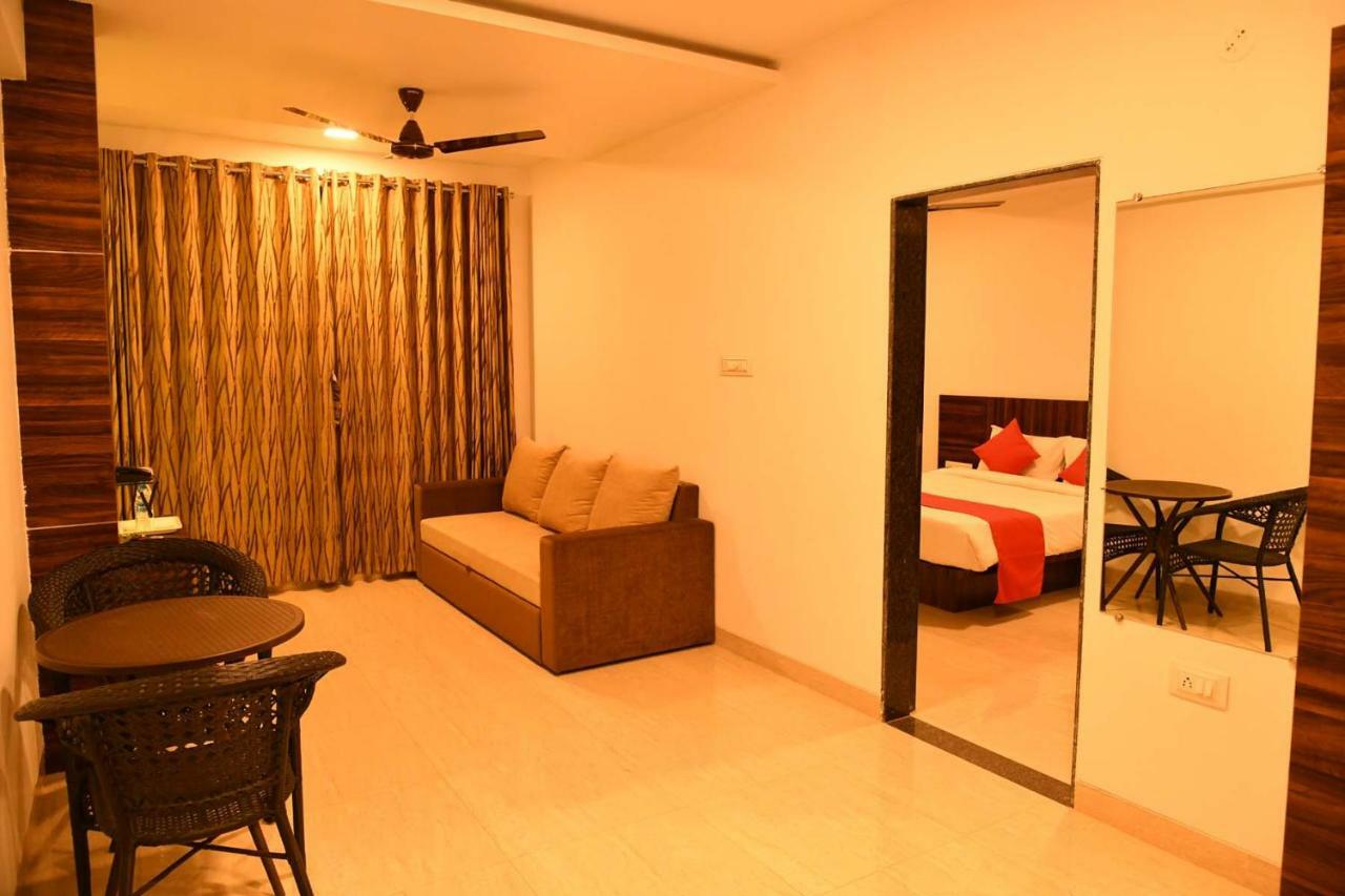 Royal Orbit Hotel Панчгани Екстериор снимка