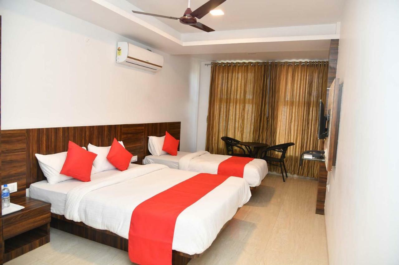 Royal Orbit Hotel Панчгани Екстериор снимка