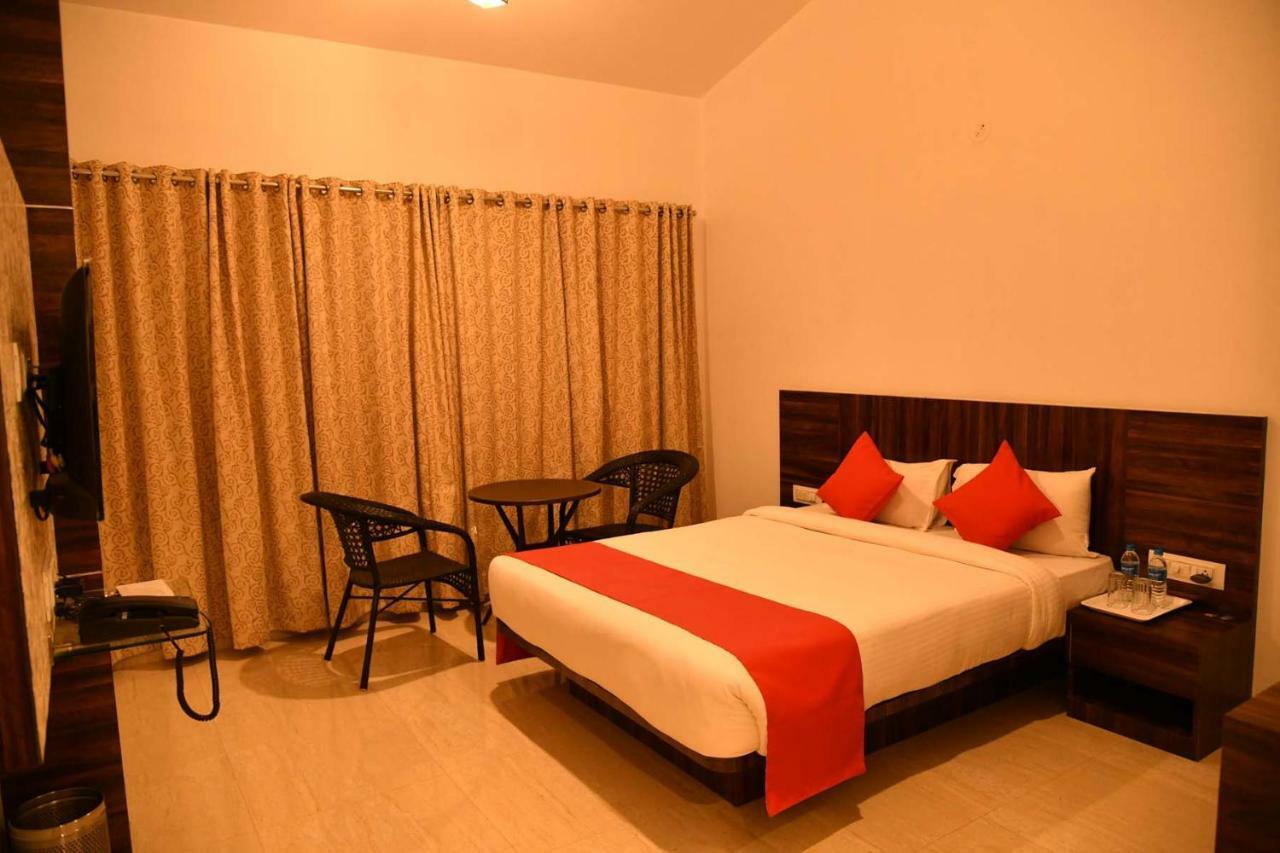 Royal Orbit Hotel Панчгани Екстериор снимка