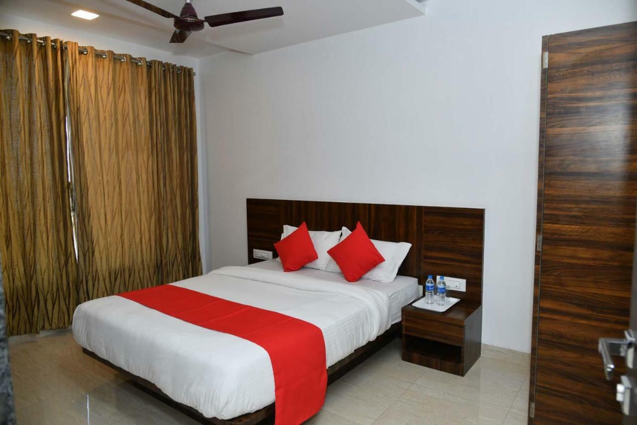 Royal Orbit Hotel Панчгани Екстериор снимка