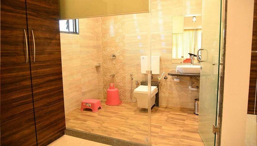 Royal Orbit Hotel Панчгани Екстериор снимка